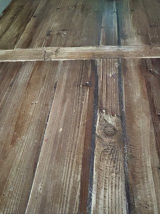 Mesa comedor madera marcaVICAL y 4 sillas de piel.