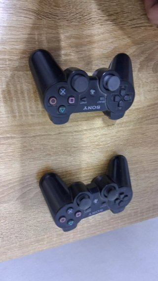 Consola PS3 con 2 mandos