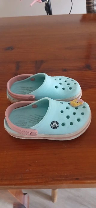 Crocs Niña Talla 10 US / 26 EUR