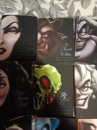 Libros de tapa dura de la serie villains villanos
