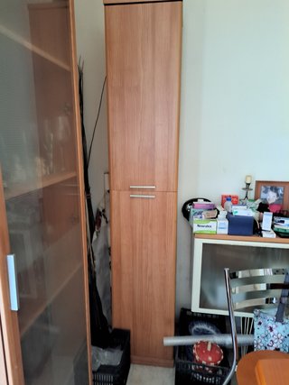 Vitrina y mueble alto madera y cristal