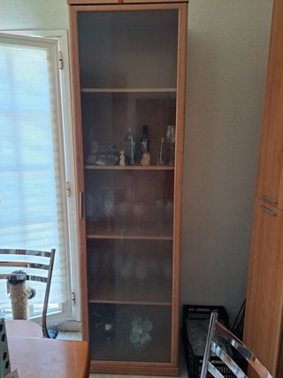 Vitrina y mueble alto madera y cristal