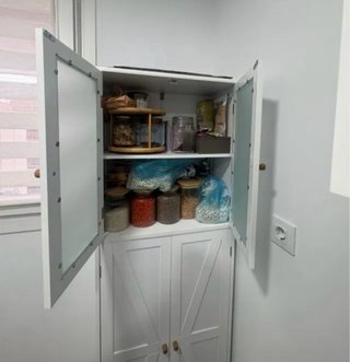Armario auxiliar blanco con puertas de cristal