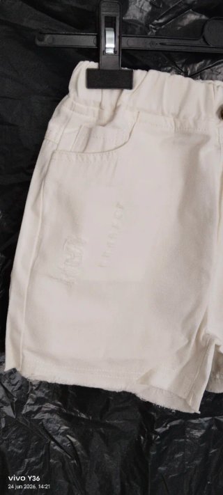 Pantaloni corti bianchi per bambini taglia 140
