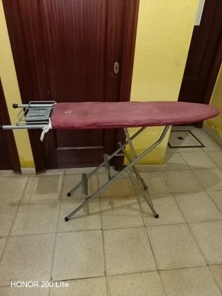 Tabla de planchar metálica plegable y escalera
