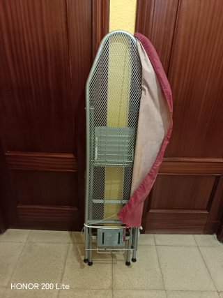 Tabla de planchar metálica plegable y escalera