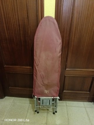 Tabla de planchar metálica plegable y escalera