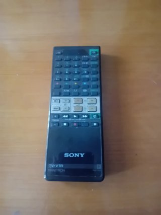 Mando a distancia sony RM-670.