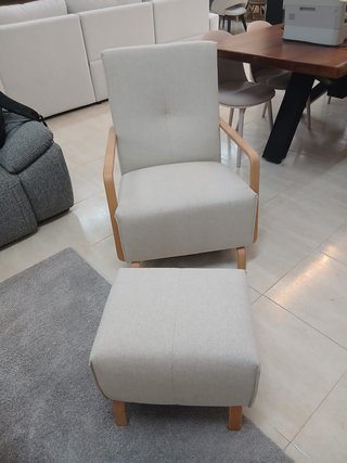 Sillón y reposapiés beige