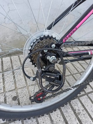 Bicicleta 24 pulgadas B-Pro Negra y Rosa.