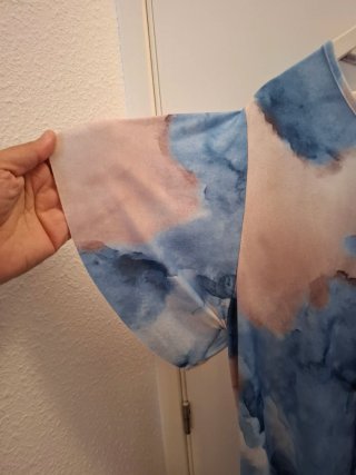 Blusa celeste acuarela manga corta