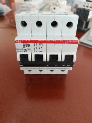 ICP Trifásico 3P+N 30A ABB S 253-NA