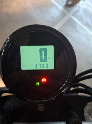Yamaha SCR950 Negra, Roja y Blanca