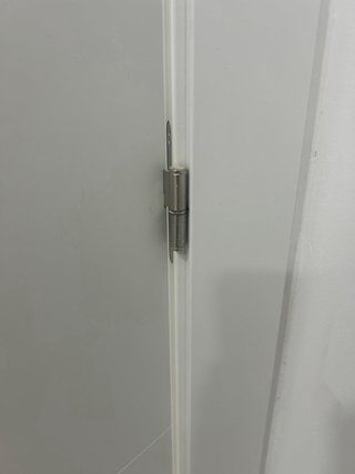 Puerta blanca con manilla y cerradura 2,03x 72,5cm