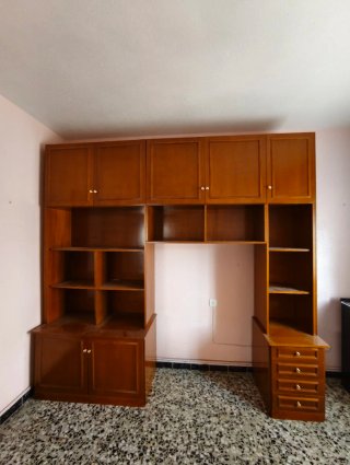 Muebles de habitación, salón y baño.