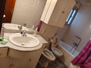 Muebles de habitación, salón y baño.