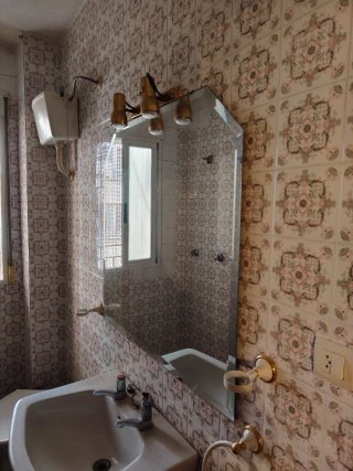 Muebles de habitación, salón y baño.