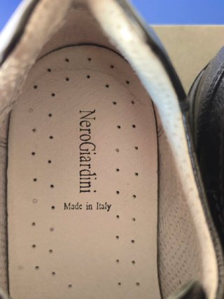 Scarpe Nero Giardini in Pelle Nera P503220U