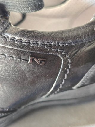 Scarpe Nero Giardini in Pelle Nera P503220U