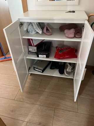 Mueble recibidor blanco con espejo. Se negocia