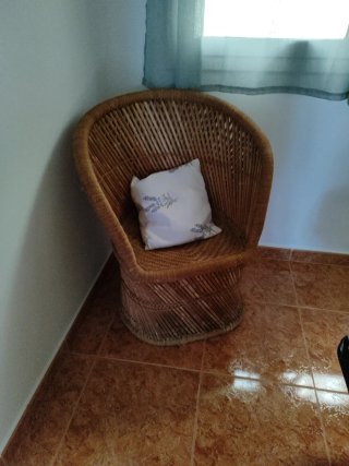 Sillón de mimbre y bambú