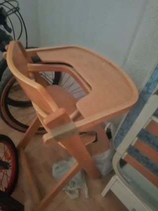 Trona de madera plegable