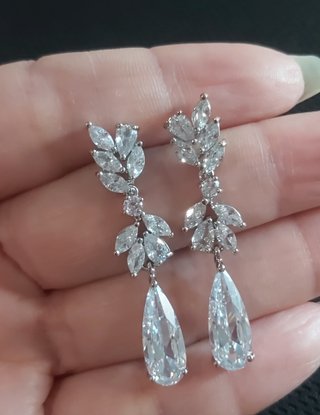 Pendientes largos de novia con circonias brillante