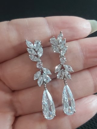 Pendientes largos de novia con circonias brillante