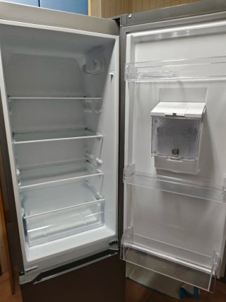 Nevera Telefac con dispensador de agua