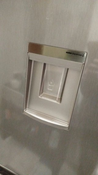 Nevera Telefac con dispensador de agua