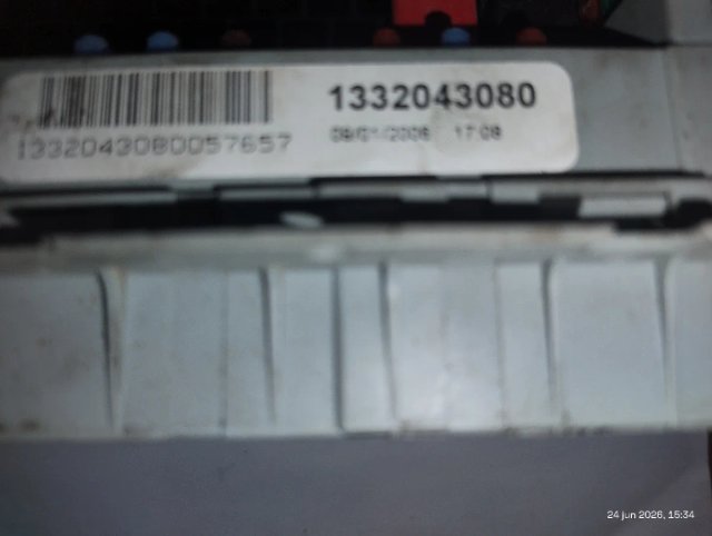 Caja de fusibles 1332043080