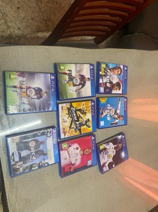 PS4 (PlayStation 4) con 5 juegos FIFA