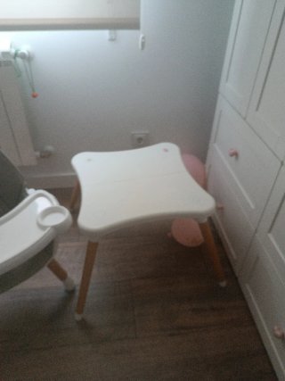 Trona convertible en silla y mesa