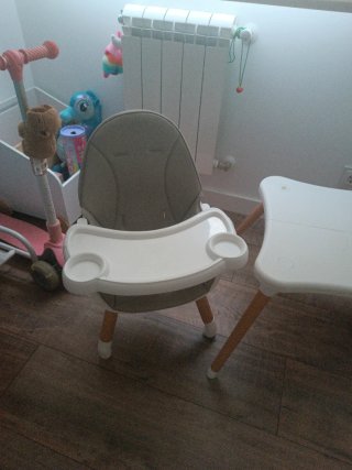 Trona convertible en silla y mesa