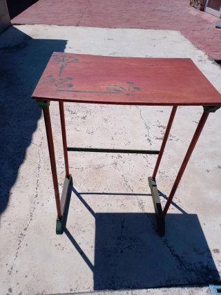 Mesa alta lateral o pedestal para plantas vintage