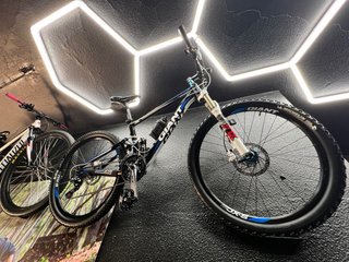 Bicicleta Giant Full Suspension