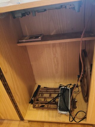 Máquina de coser Refrey 427 con armario