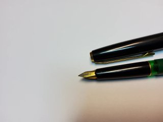 Penna stilografica Pelikan verde e nera
