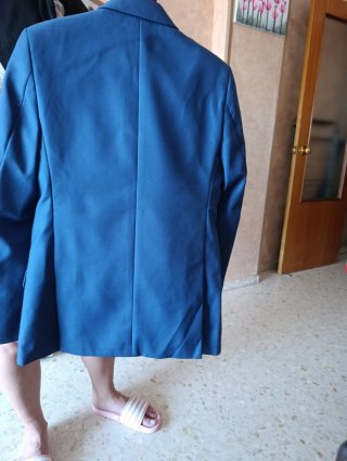 Traje de niño azul con corbata roja