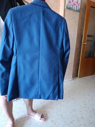 Traje de niño azul con corbata roja