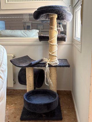 Rascador para gatos con varias plataformas