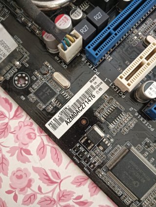 Placa Base ASUS con disipador y RAM
