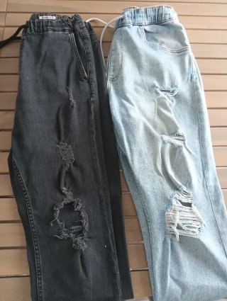 Pantalones vaqueros jogger desgastados