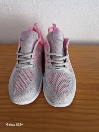 Zapatillas casuales grises y rosas talla 40