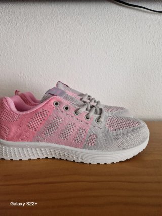 Zapatillas casuales grises y rosas talla 40