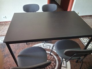 Mesa y 4 sillas comedor