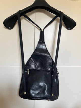 Mochila de piel negra auténtica