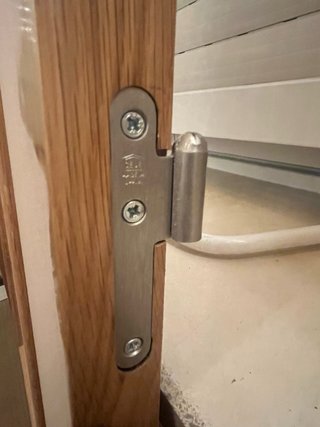 Puertas de madera con cristal y manilla