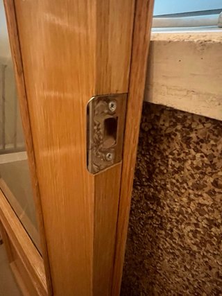 Puertas de madera con cristal y manilla