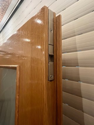 Puertas de madera con cristal y manilla